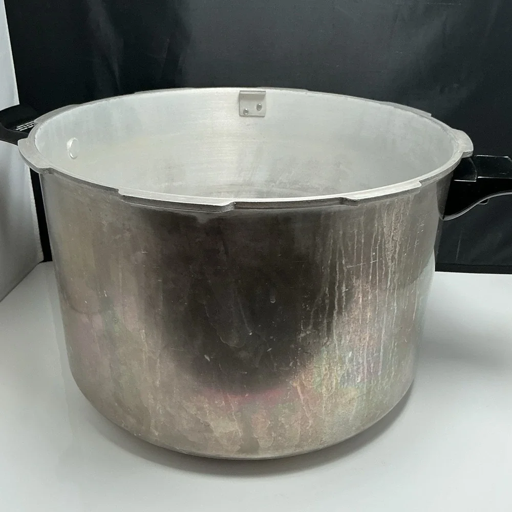 Presto 16 Qt Aluminum Pressure Cooker Canner 0174510 w Regulator and Trivet 409A